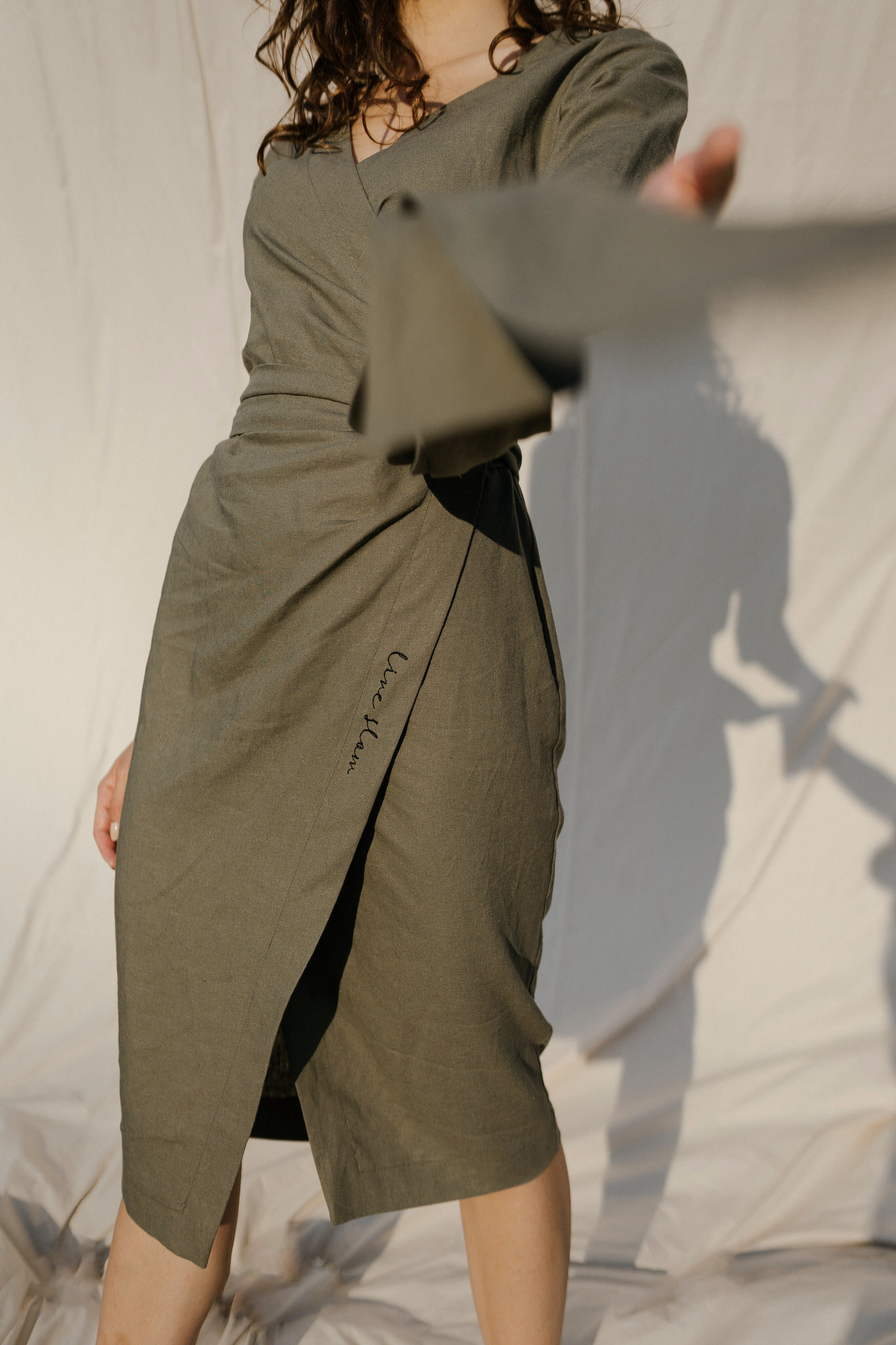Rochie petrecută „live slow”