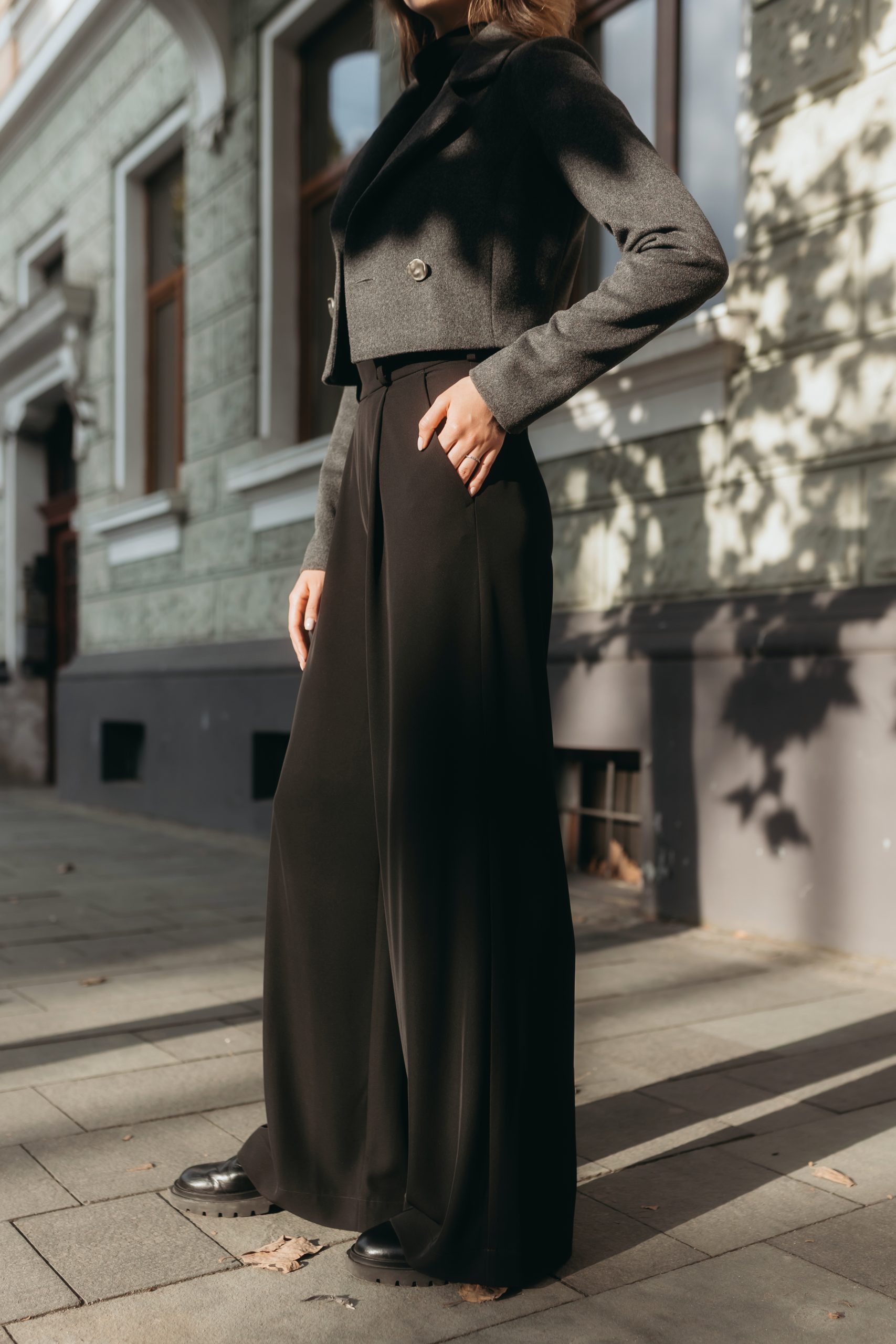 Pantaloni largi cu talie înaltă